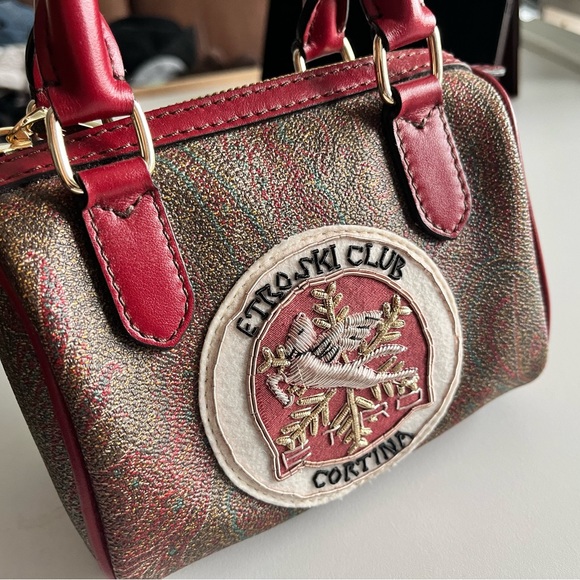 Immaculate ETRO LEATHER CROSSBODY BAG. “Etro Ski Club” hand-ticked patch.… - Picture 3 of 16